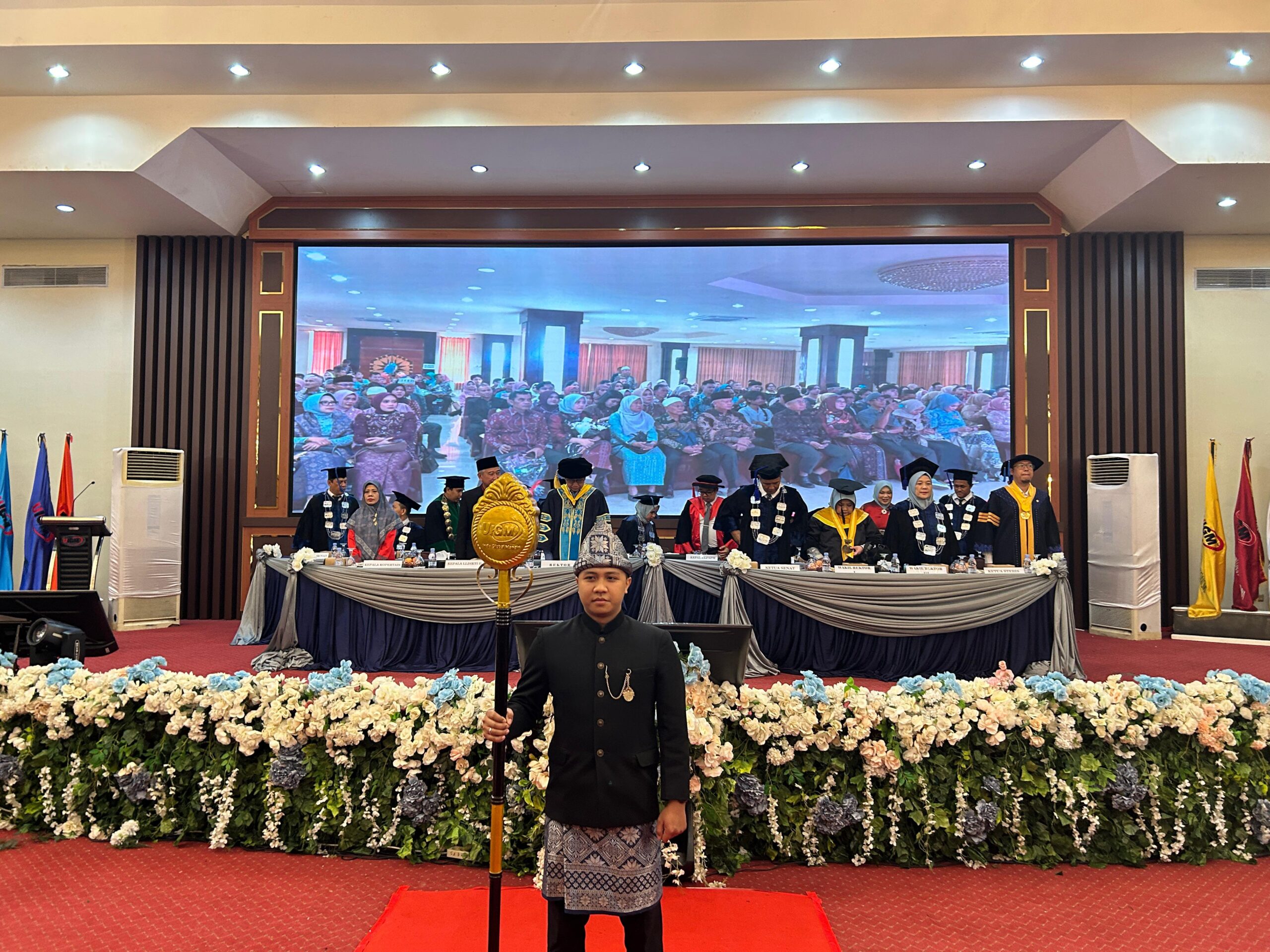 UIGM Kukuhkan 467 Wisudawan dalam Sidang Senat Terbuka XXII