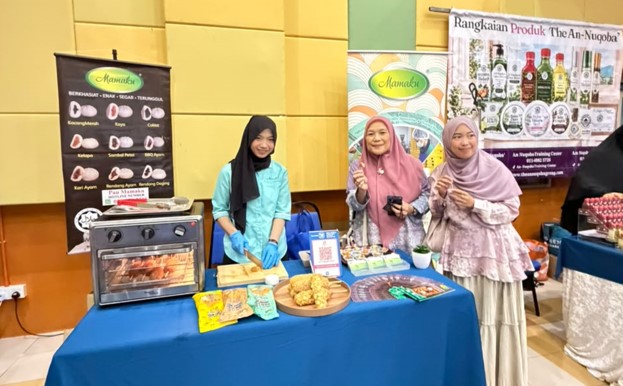 Tri Dharma di Negeri Jiran: Dosen Universitas Indo Global Mandiri Dampingi UMKM Hadapi Persaingan Global